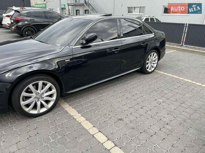 Седан Audi A4 2013 в Мукачево