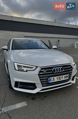 Седан Audi A4 2016 в 
