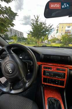 Седан Audi A4 2001 в 