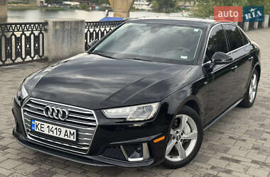 Седан Audi A4 2019 в 