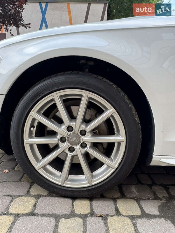 Седан Audi A4 2014 в Івано-Франківську