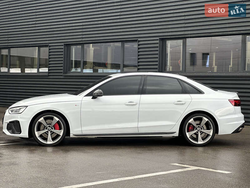 Седан Audi A4 2023 в Києві