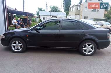 Седан Audi A4 1995 в 