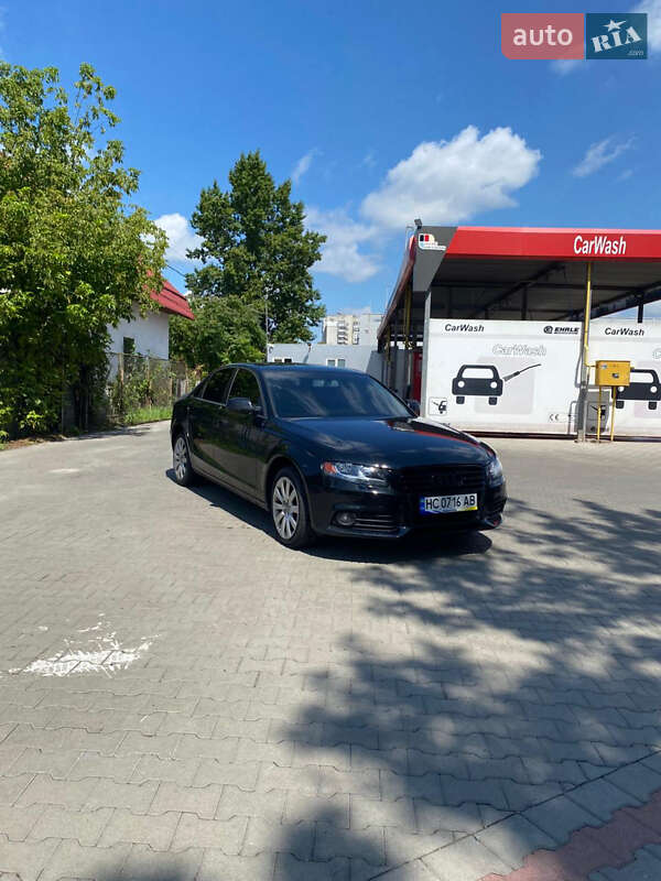 Седан Audi A4 2011 в Львові