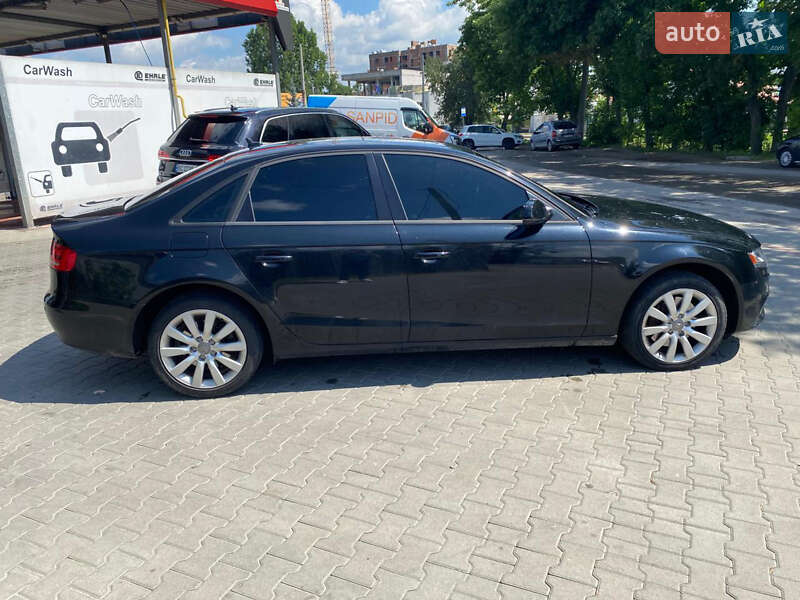 Седан Audi A4 2011 в Львові