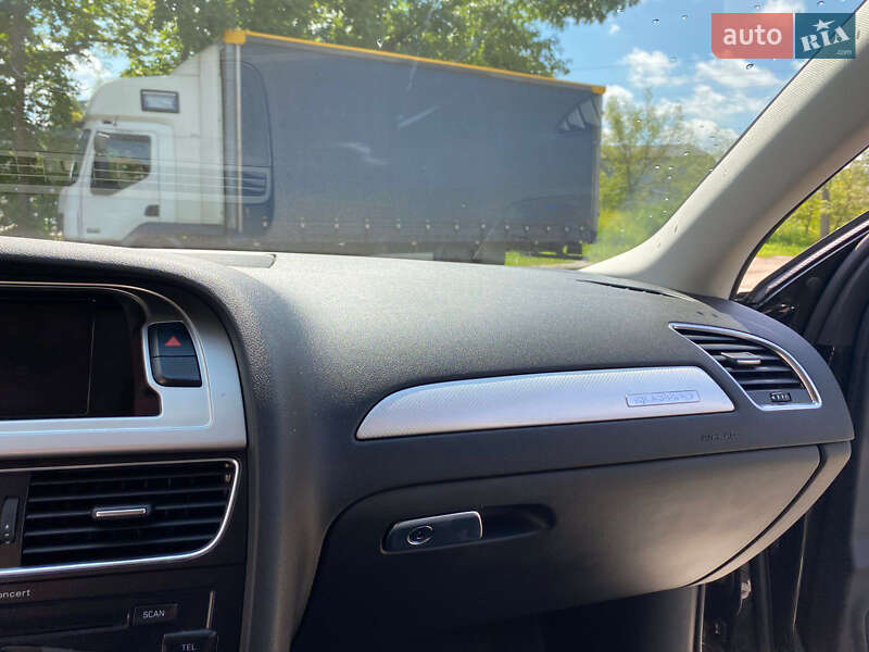 Седан Audi A4 2011 в Львові