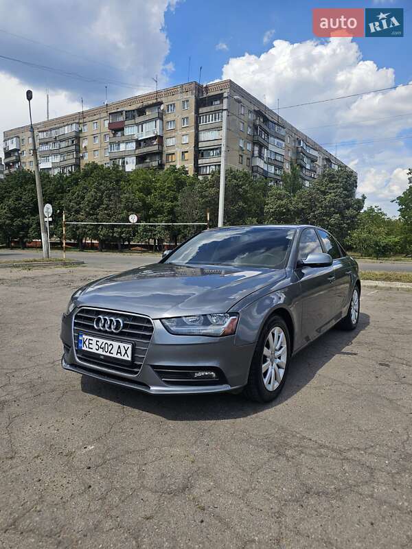 Седан Audi A4 2013 в 