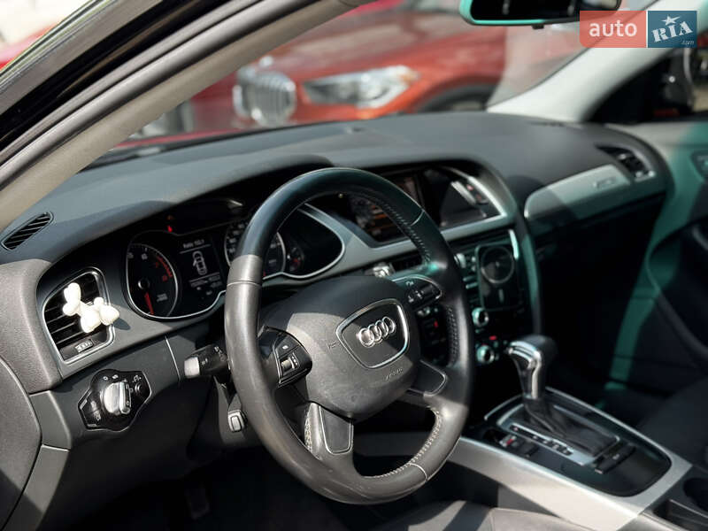 Седан Audi A4 2013 в Львові
