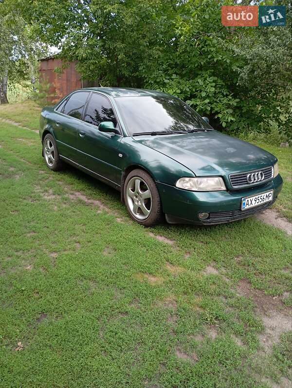 Седан Audi A4 2001 в 