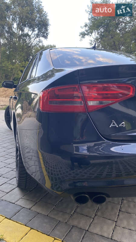 Седан Audi A4 2012 в Ивано-Франковске