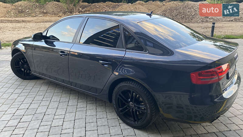 Седан Audi A4 2012 в Ивано-Франковске