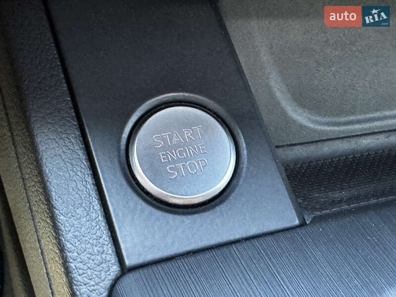 Седан Audi A4 2016 в Киеве