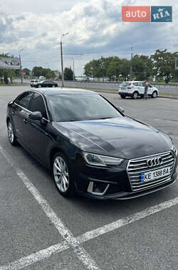 Седан Audi A4 2018 в 