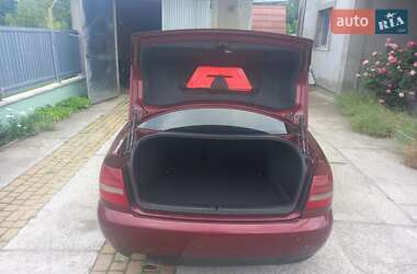 Седан Audi A4 2000 в 