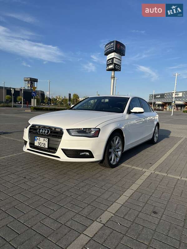 Седан Audi A4 2013 в 