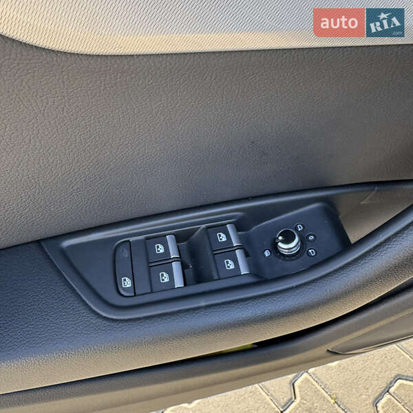 Седан Audi A4 2016 в Киеве