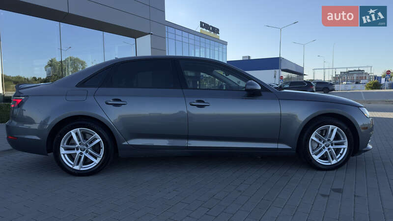 Седан Audi A4 2017 в Львові