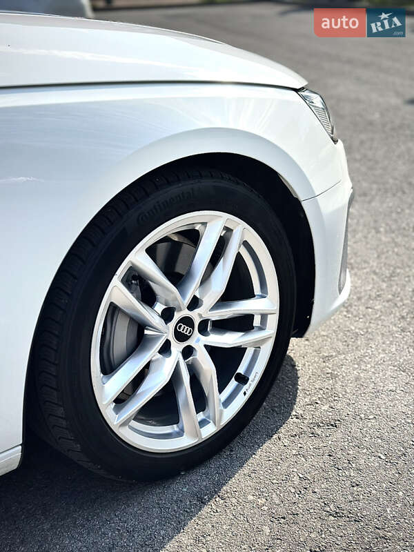 Седан Audi A4 2022 в Запорожье