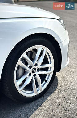 Седан Audi A4 2022 в 