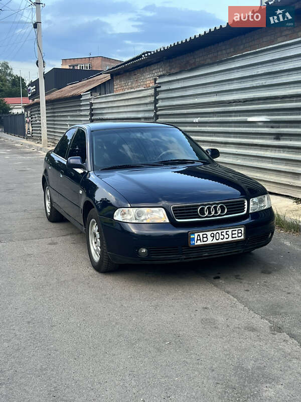 Седан Audi A4 1999 в Умані