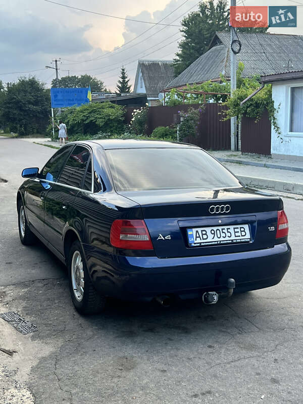 Седан Audi A4 1999 в Умані