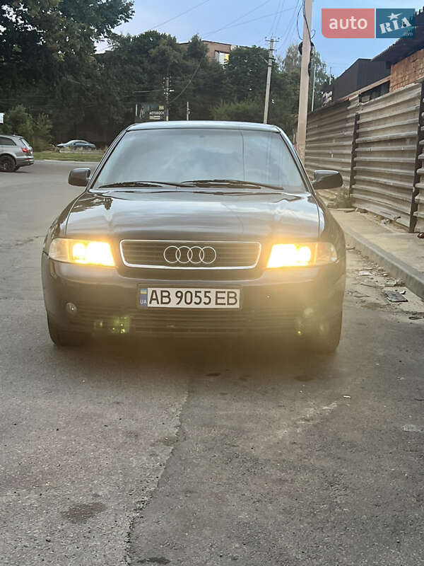 Седан Audi A4 1999 в Умані