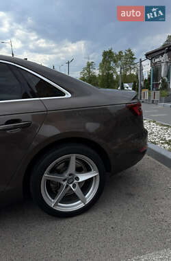 Седан Audi A4 2018 в 