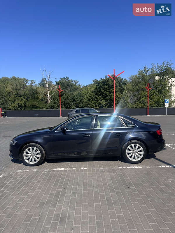 Седан Audi A4 2013 в Києві