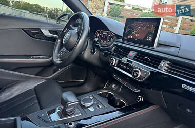 Седан Audi A4 2018 в 