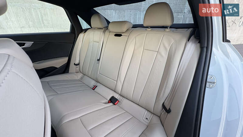 Седан Audi A4 2017 в Львове