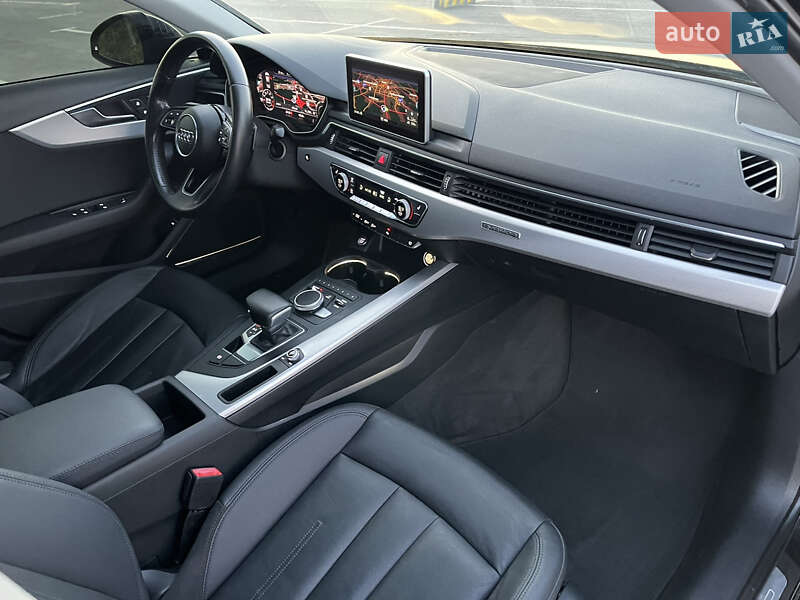 Седан Audi A4 2017 в Львові