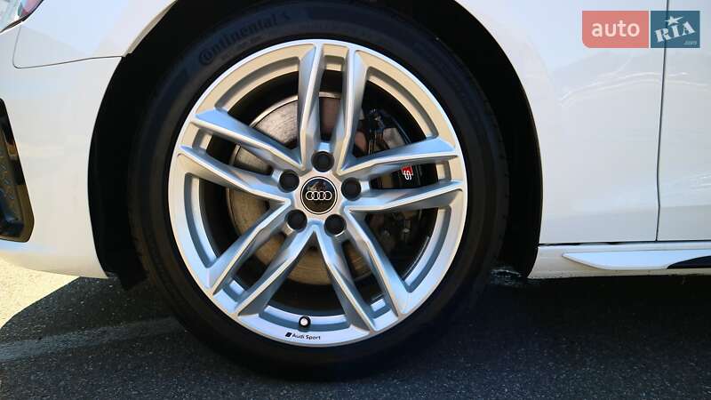 Седан Audi A4 2023 в Киеве