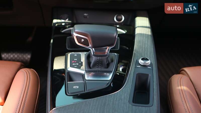Седан Audi A4 2023 в Киеве