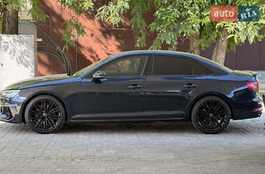 Седан Audi A4 2016 в 