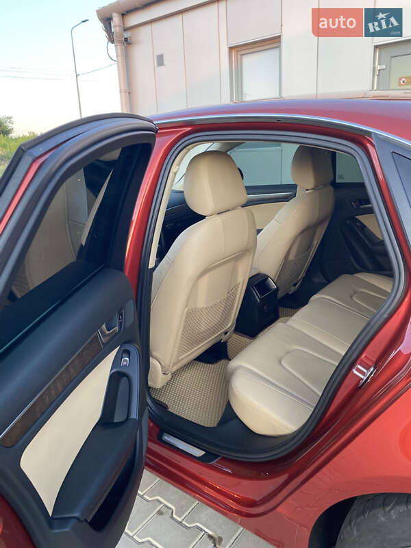 Седан Audi A4 2012 в Горохове