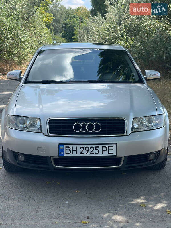 Седан Audi A4 2001 в 
