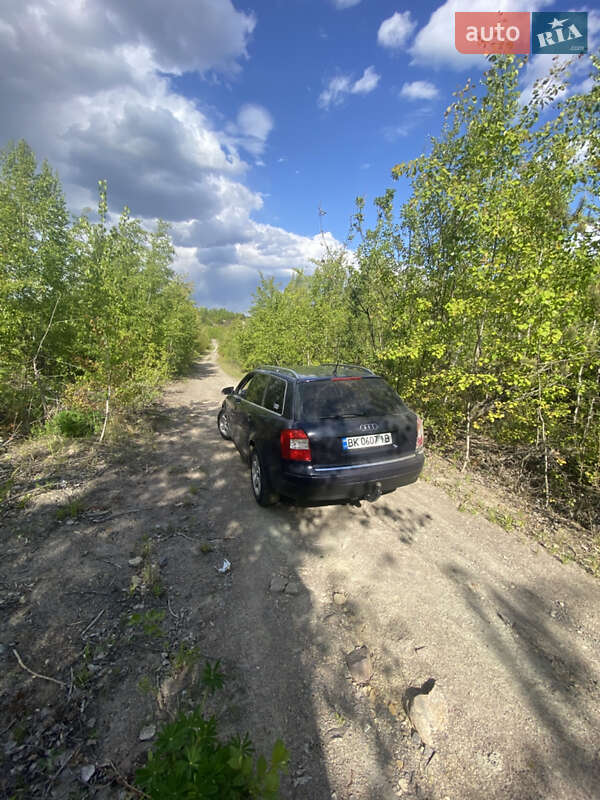 Универсал Audi A4 2001 в Сарнах