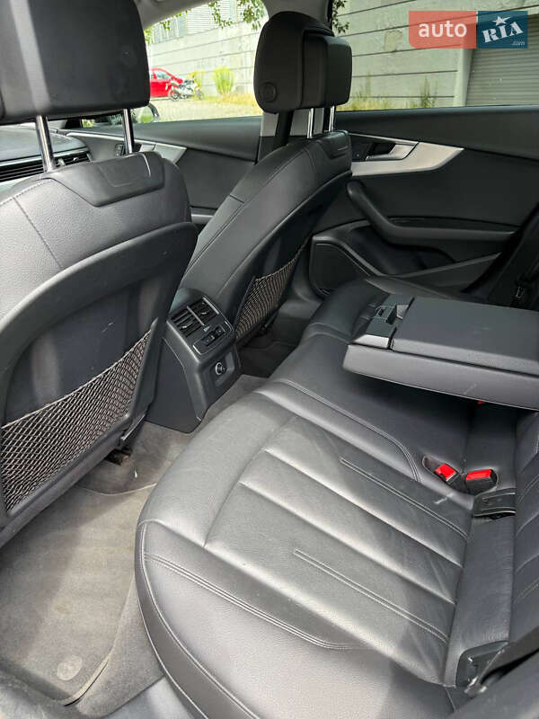 Седан Audi A4 2016 в Киеве