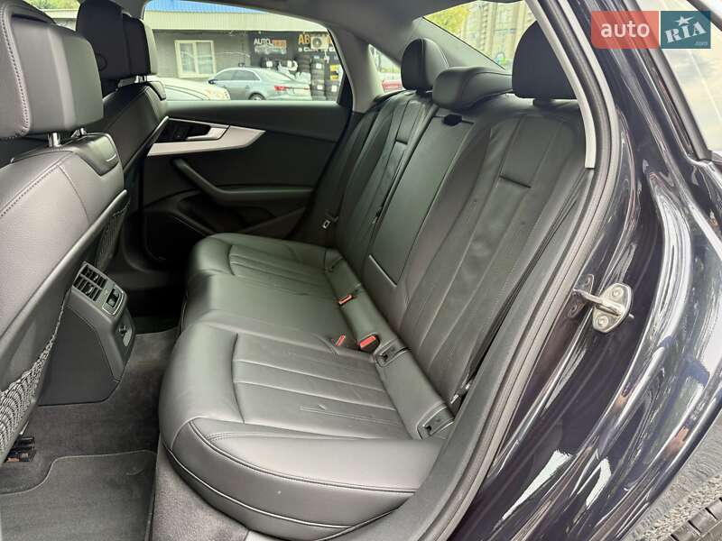 Седан Audi A4 2018 в Харькове