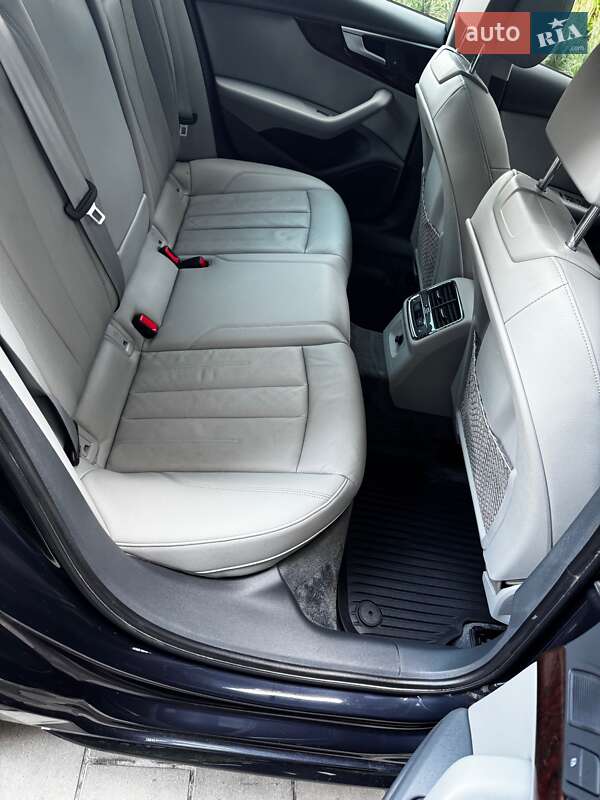 Седан Audi A4 2017 в Киеве