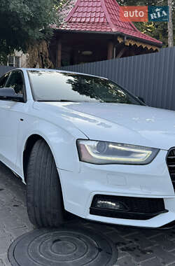 Седан Audi A4 2013 в 