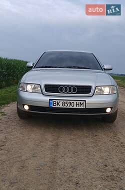 Седан Audi A4 2000 в Сарнах
