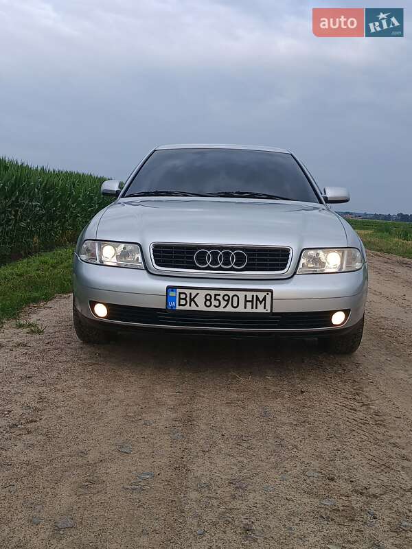 Седан Audi A4 1999 в Сарнах
