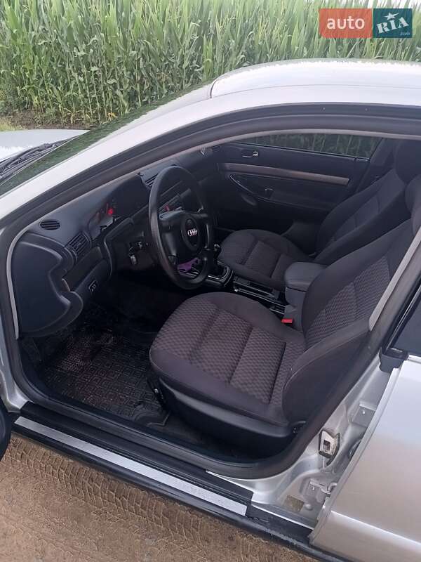 Седан Audi A4 1999 в Сарнах
