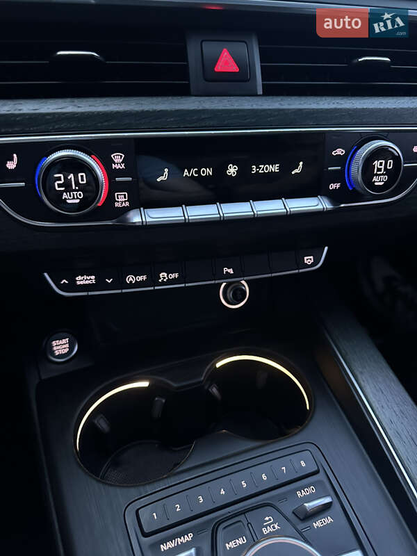 Седан Audi A4 2016 в Киеве