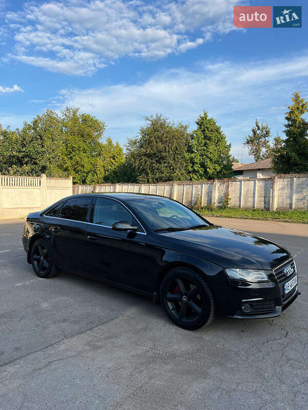 Седан Audi A4 2010 в 