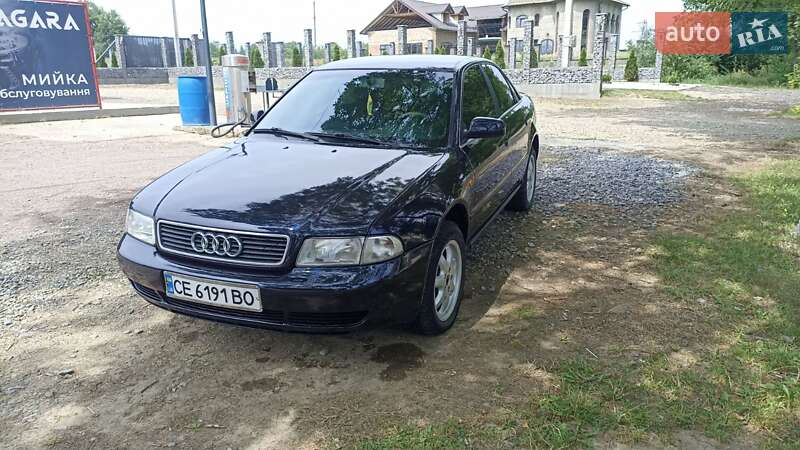 Седан Audi A4 1998 в Сторожинце