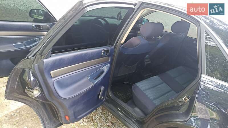 Седан Audi A4 1998 в Сторожинце