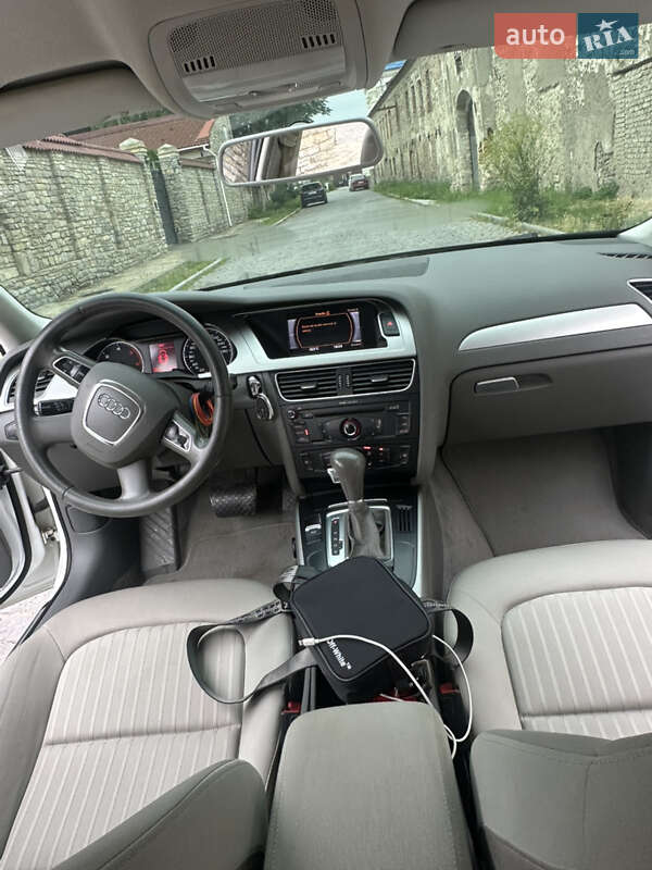 Седан Audi A4 2010 в Каменец-Подольском