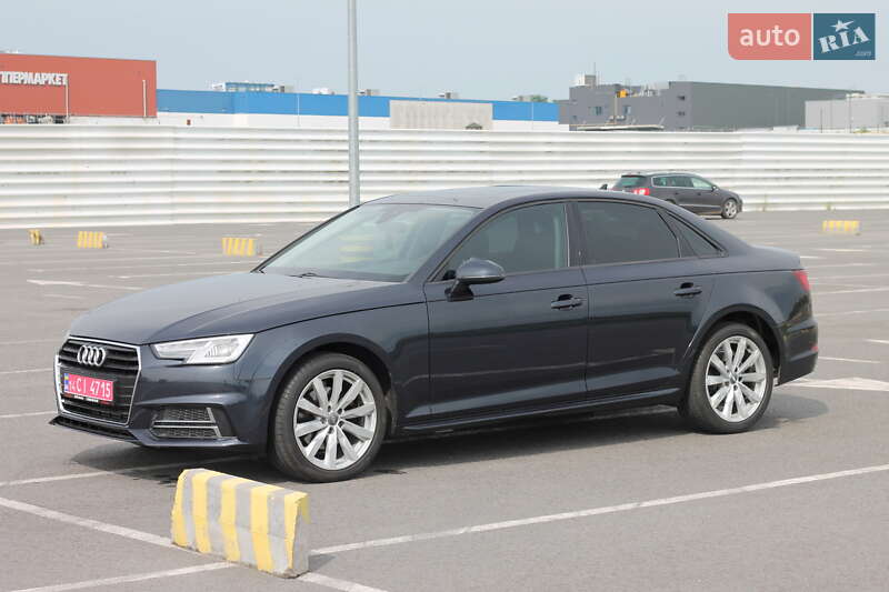 Седан Audi A4 2018 в Львове